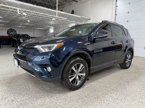 Used 2018 Toyota RAV4 XLE AWD/4WD image 4