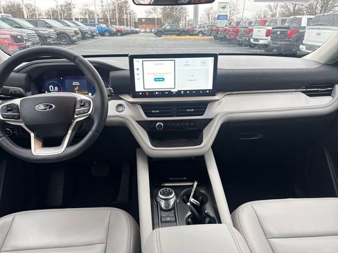 Used 2025 Ford Explorer Active w/ Active Comfort Package image 33