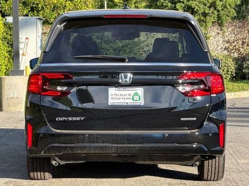 New 2026 Honda Odyssey Touring image 5