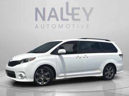 Used 2011 Toyota Sienna SE w/ Preferred Pkg FWD image 2