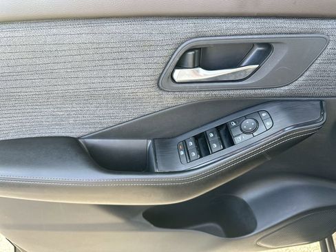 Used 2023 Nissan Rogue SV image 15