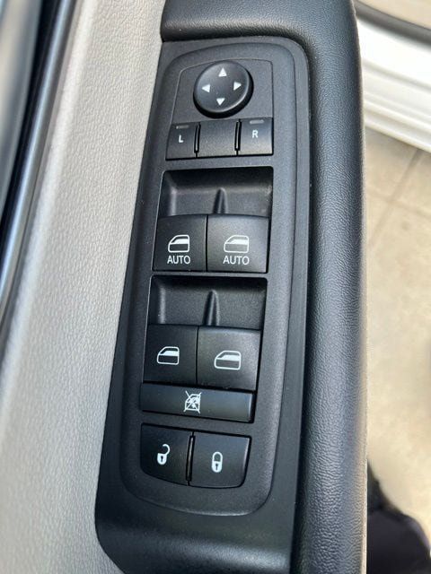 Certified 2023 Chrysler Pacifica Touring-L FWD image 17