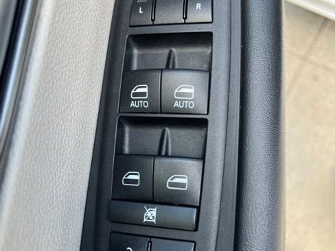 Certified 2023 Chrysler Pacifica Touring-L FWD image 17