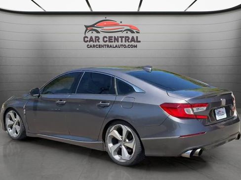 Used 2018 Honda Accord Touring image 3