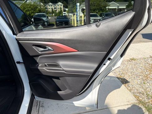 Used 2024 Chevrolet Equinox EV RS FWD image 57