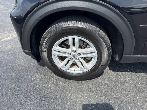 Used 2022 Ford Explorer XLT w/ Equipment Group 202A AWD/4WD image 15