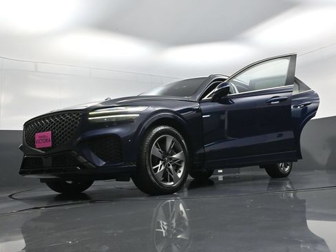 Used 2022 Genesis GV70 3.5T Sport w/ Sport Advanced Package AWD/4WD image 29