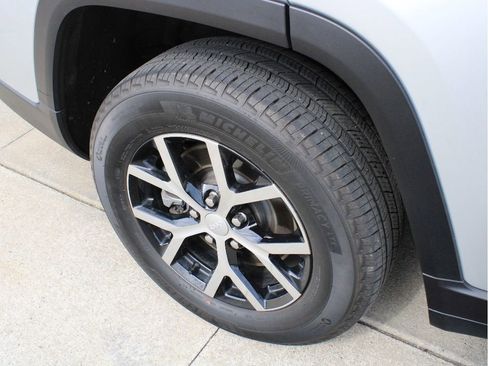 Used 2023 Jeep Grand Cherokee L Limited w/ Trailer Tow Group (B) AWD/4WD image 11