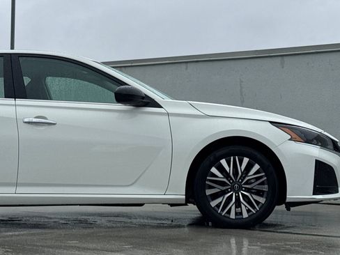 Used 2025 Nissan Altima 2.5 SV image 33