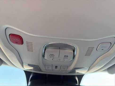 Used 2018 Jeep Renegade Limited w/ UConnect 8.4 Nav Group image 19