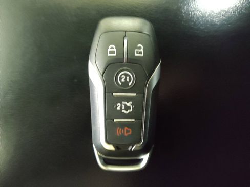 Used 2017 Lincoln MKX Reserve image 32