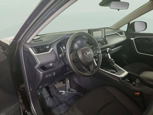 Used 2021 Toyota RAV4 LE image 10