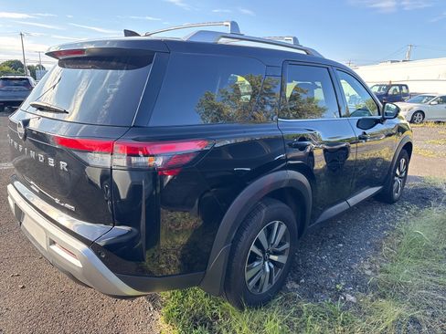 Used 2025 Nissan Pathfinder SL AWD/4WD image 3