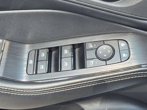 Used 2025 Nissan Rogue SV AWD/4WD image 15