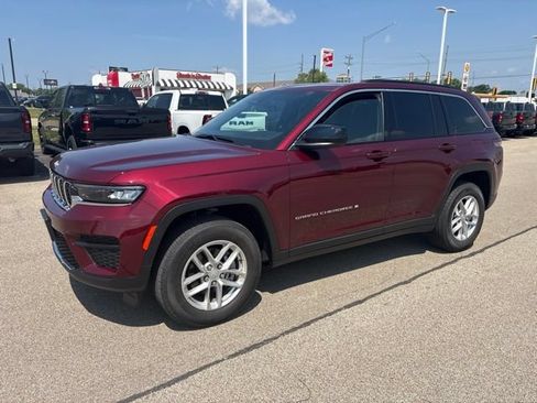 Used 2025 Jeep Grand Cherokee 4WD image 2