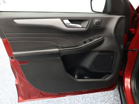 Used 2023 Ford Escape Platinum w/ Premium Technology Package image 9