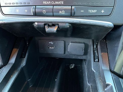 Used 2019 Ford Explorer XLT FWD image 15