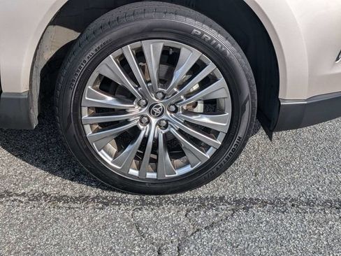 Used 2021 Toyota Venza Limited w/ Advanced Technology Package image 11