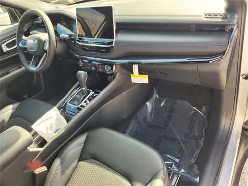 New 2026 Jeep Compass Latitude image 16