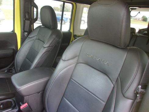 Used 2023 Jeep Wrangler Unlimited Sahara w/ Cold Weather Group AWD/4WD image 12