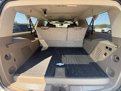 Used 2017 Chevrolet Suburban Premier image 11
