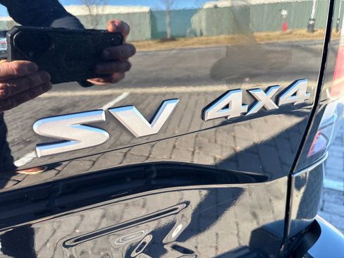 Used 2023 Nissan Frontier SV image 11