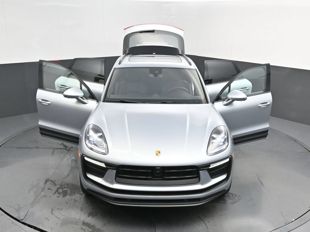 Certified 2026 Porsche Macan AWD/4WD image 40