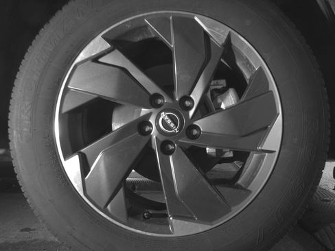 Used 2025 Nissan Rogue SV image 13