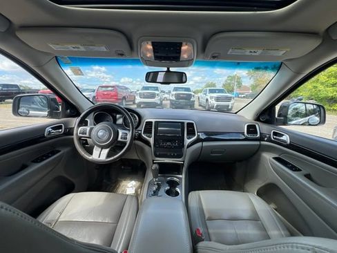 Used 2011 Jeep Grand Cherokee Laredo AWD/4WD image 16