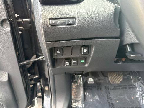 Used 2018 Nissan Rogue S AWD/4WD image 17