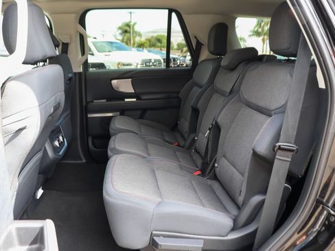 Used 2025 Ford Expedition Active AWD/4WD image 39