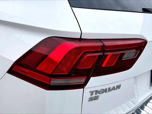 Used 2018 Volkswagen Tiguan SE w/ Panoramic Sunroof Package image 28