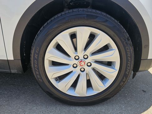 Used 2018 Jaguar E-PACE SE image 16