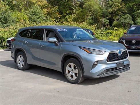 Used 2022 Toyota Highlander LE image 7