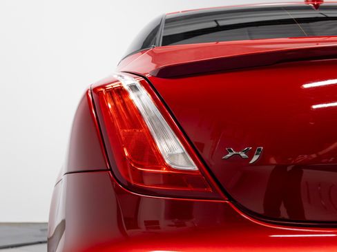 Used 2016 Jaguar XJ R image 45