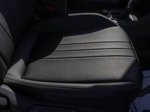 Certified 2024 Volkswagen Tiguan SE R-Line image 38