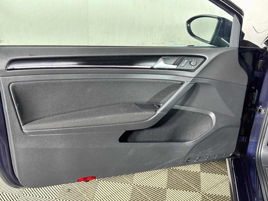 Used 2015 Volkswagen Golf 2-Door FWD image 10