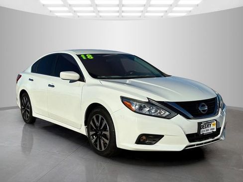 Used 2018 Nissan Altima 2.5 SV image 2