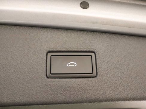 Used 2024 Volkswagen Tiguan SE R-Line image 18