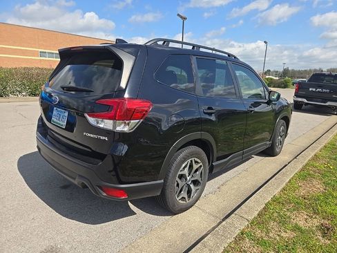 Used 2022 Subaru Forester Premium image 3