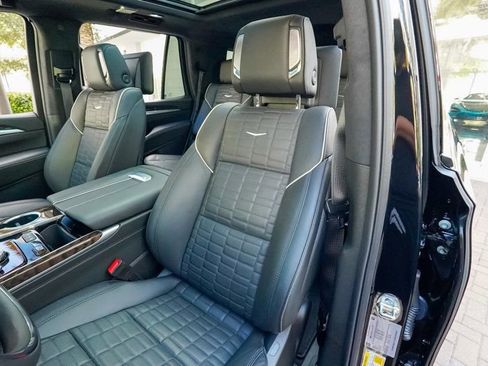 Used 2025 Cadillac Escalade Sport Platinum w/ LPO, ONYX Package image 55