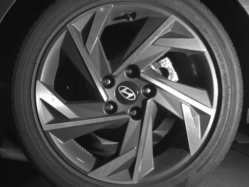 Used 2025 Hyundai Elantra SEL FWD image 14