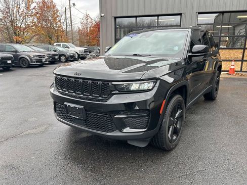 Used 2022 Jeep Grand Cherokee Altitude image 6