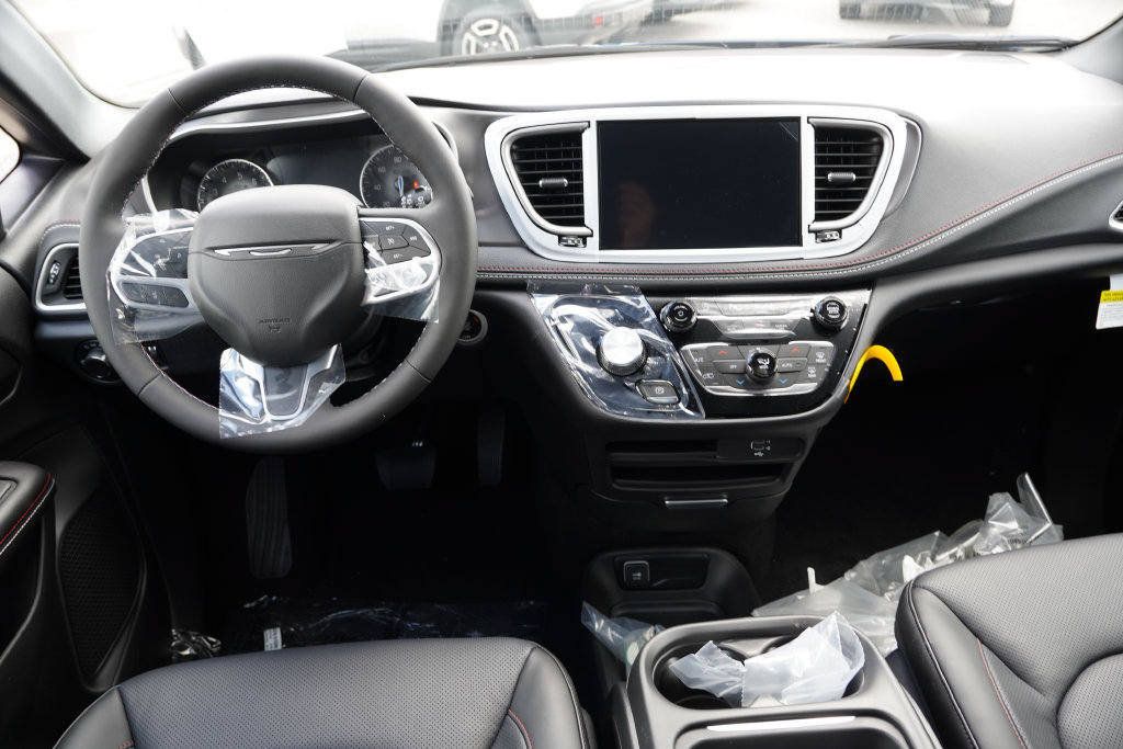 New 2027 Chrysler Pacifica Select AWD/4WD image 13