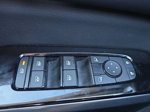 Used 2024 Nissan Pathfinder SL AWD/4WD image 30