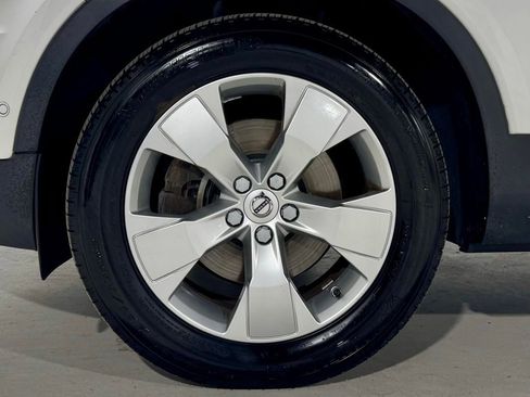 Used 2019 Volvo XC40 T5 Momentum image 33