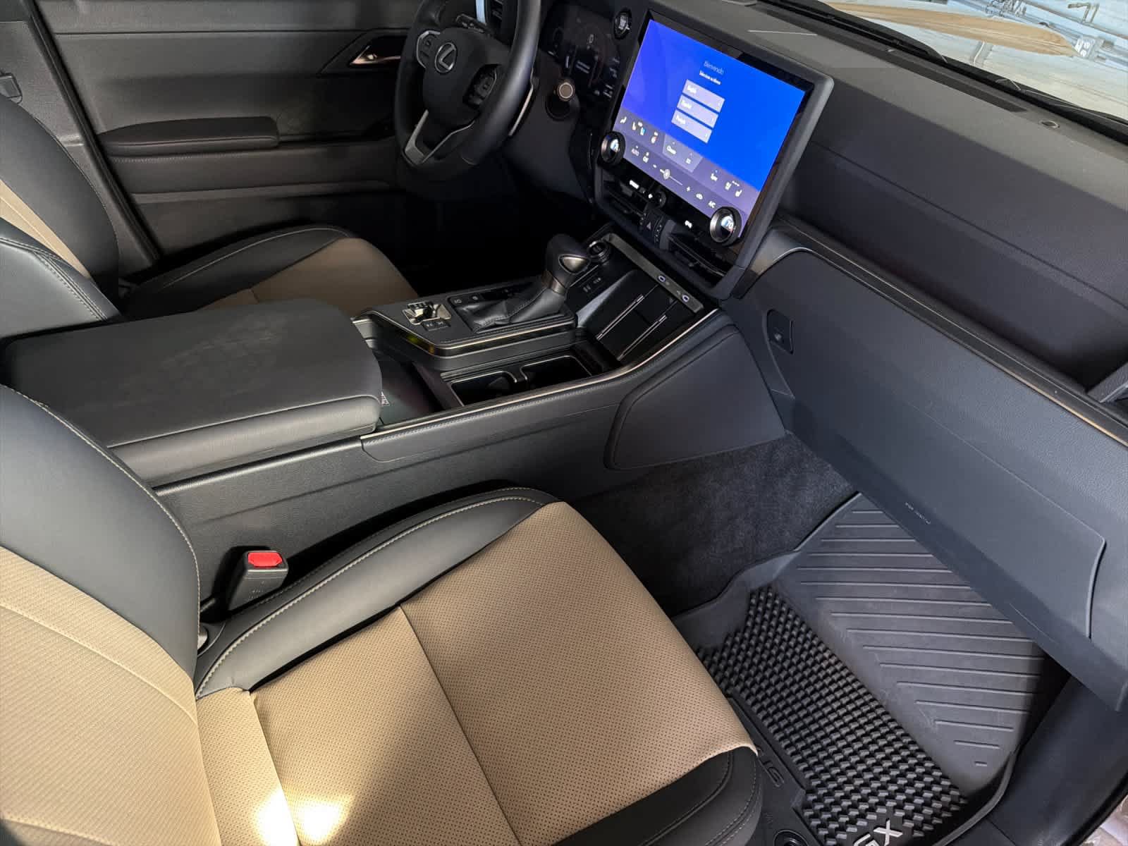 Used 2025 Lexus GX 550 w/ Accessory Package (32) AWD/4WD image 16