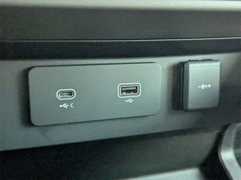 Used 2023 Land Rover Defender 130 X image 18