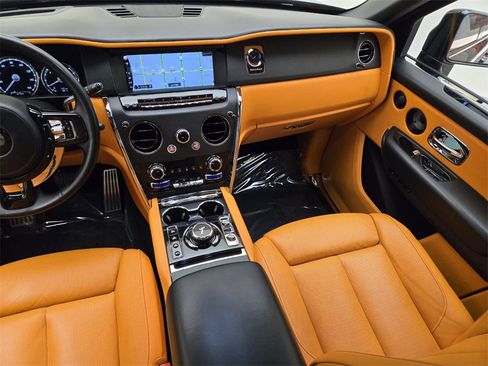 Certified 2022 Rolls-Royce Cullinan w/ Dark Exterior Package image 24