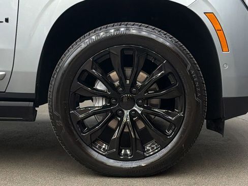 Used 2025 GMC Yukon XL Denali w/ Sun & Power Step Package image 9